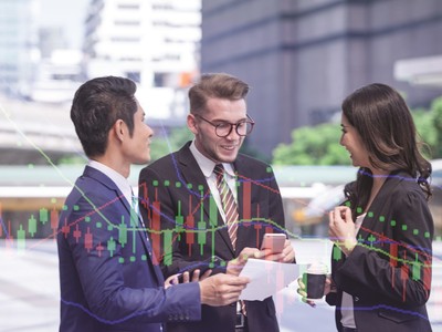 Cùng với dòng vốn FDI chảy mạnh vào Việt Nam, lao động nước ngoài tham gia thị trường ngày càng sâu.