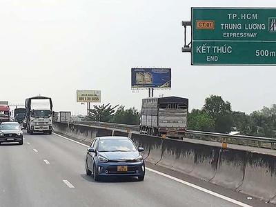 Phương án mở rộng tuyến đường bộ cao tốc TP.HCM - Trung Lương - Mỹ Thuận đang dần trở nên rõ nét. Trong ảnh: Đoạn TP.HCM - Trung Lương.