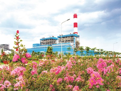 Nhà máy Nhiệt điện Vĩnh Tân 2 được bao quanh bởi cảnh quan xanh, sạch, đẹp.