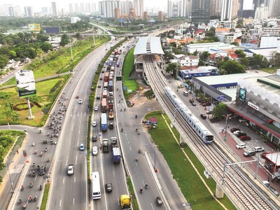 Tuyến metro số 1 đoạn Bến Thành - Suối Tiên. Ảnh: Lê Toàn.