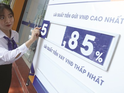 Lãi suất tiết kiệm kỳ hạn 12 tháng phổ biến quanh mức 6%/năm.