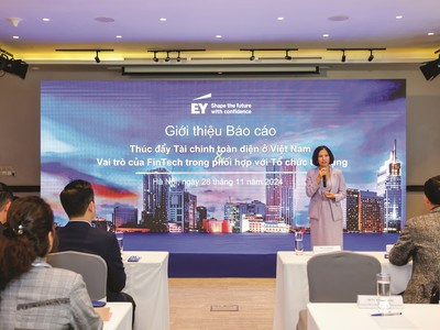 Bà Nguyễn Thùy Dương, Chủ tịch Hội đồng quản trị Công ty cổ phần Tư vấn EY Việt Nam tại sự kiện công bố báo cáo “Thúc đẩy tài chính toàn diện ở Việt Nam và vai trò của Fintech trong phối hợp với tổ chức tín dụng”.