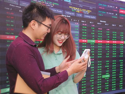 Nhà đầu tư trên thị trường chứng khoán Việt Nam ngày càng quan tâm tới các công ty thực hành tốt ESG.