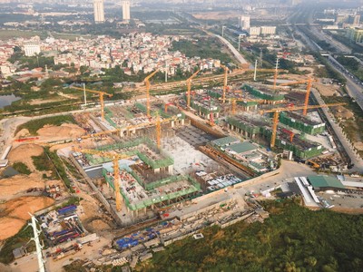 Nguồn cung căn hộ mới tại Hà Nội trong năm tới vẫn chủ yếu là phân khúc cao cấp và hạng sang (Trong ảnh: Công trường xây dựng dự án Lumi Hà Nội).