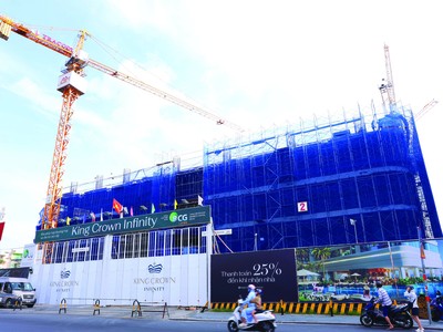 Một dự án căn hộ ở khu Đông đang được chào bán ra thị trường. Ảnh: Lê Toàn.