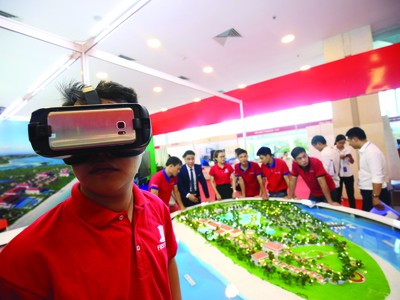 Người làm nghề môi giới nhà đất ngày càng chuyên nghiệp hơn. Ảnh: Dũng Minh.