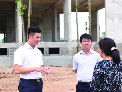 Nhiều nhà đầu tư tỏ ra sốt ruột vì sợ bỏ lỡ cơ hội đầu tư dịp cuối năm. Ảnh: Dũng Minh.