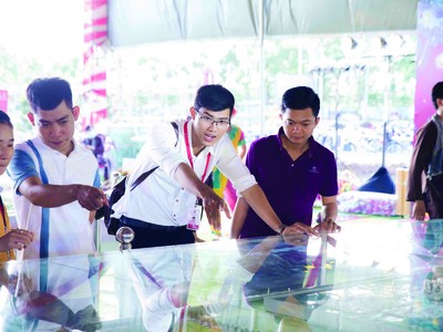 Ở mọi thời điểm, việc mua nhà đối với người trẻ chưa bao giờ là điều dễ dàng. Ảnh: Việt Dũng.