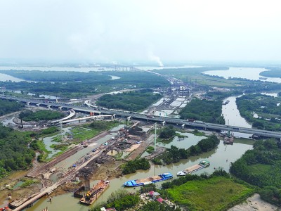 Hạ tầng giao thông liên vùng kích hoạt thị trường bất động sản vùng ven TP.HCM. Ảnh: Lê Toàn.