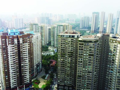 Phiên giao dịch sáng 13/8: Bất chấp áp lực chốt lời, cổ phiếu bất động sản vẫn nổi sóng 