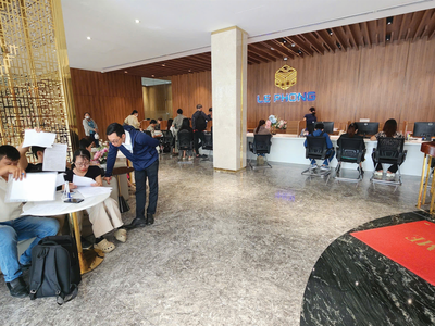 Quang cảnh giao dịch tại Công ty Lê Phong.