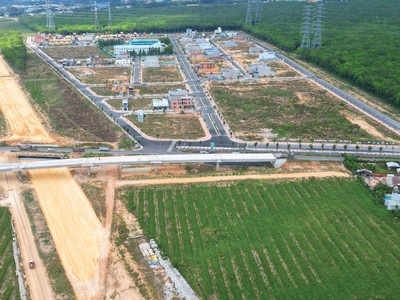 Hạ tầng giao thông kết nối TP.HCM và các tỉnh Đông Nam Bộ đang được tăng tốc đầu tư. Ảnh: Lê Toàn.