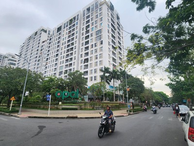 Hàng trăm căn hộ tại chung cư Opal Riverside đã được bàn giao từ năm 2018, nhưng đến nay người dân vẫn chưa được cấp giấy chứng nhận quyền sở hữu nhà. Ảnh: Việt Dũng.