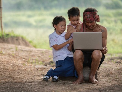 Kết nối số là nền tảng phổ cập tri thức và xóa đói giảm nghèo.
