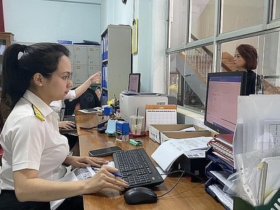 Kịp thời đôn đốc người nộp thuế thực hiện nghĩa vụ với ngân sách nhà nước đúng thời hạn, hạn chế tối đa phát sinh nợ mới và tiền chậm nộp. Ảnh: TL