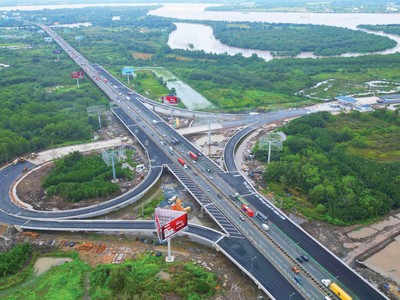 Mở rộng cao tốc TP.HCM - Long Thành. Ảnh: Lê Toàn.