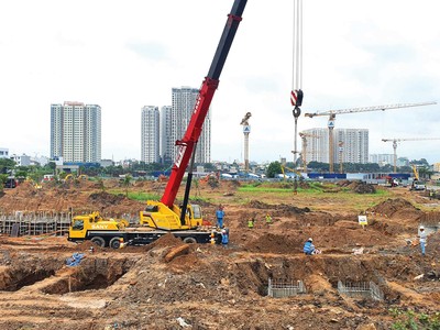 Nhiều công trình giao thông, dự án bất động sản được đầu tư rầm rộ tại phía Nam. Ảnh: Lê Toàn.