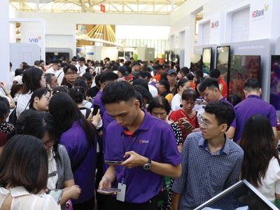 Triển lãm “Thành tựu Đất nước 80 năm” tại Trung tâm Triển lãm Việt Nam thu hút đông đảo khách tham quan. Ảnh: Dũng Minh.