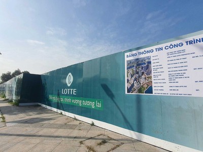 Dự án Eco Smart City đang được quây kín. Ảnh: Lê Toàn.