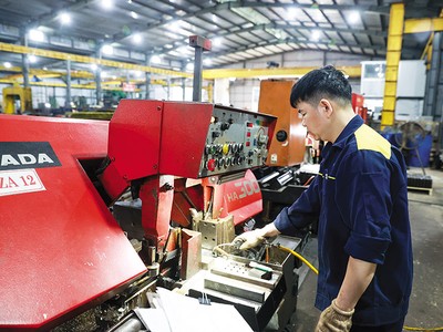 Để nền kinh tế bứt tốc, bên cạnh các động lực truyền thống, việc thúc đẩy các động lực tăng trưởng mới có ý nghĩa quan trọng. Ảnh: Đức Thanh.