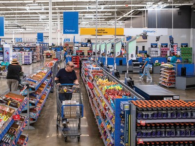 Nhiều nhà bán lẻ lớn phải giảm giá bán và hạ dự báo kinh doanh.