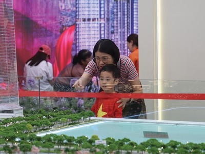 Nhà đầu tư nắm vai trò giữ nhịp, tạo sự sôi động cho thị trường bất động sản. Ảnh: Dũng Minh.