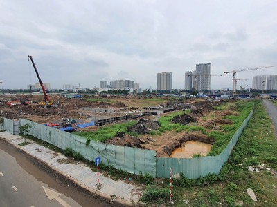 Giá đất tăng vọt gây khó cho tất cả các bên liên quan. Ảnh: Lê Toàn.