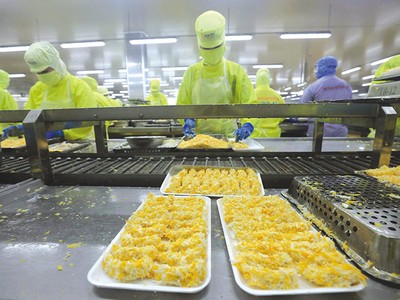 Cải thiện môi trường đầu tư kinh doanh phải đồng bộ từ cơ chế, chính sách, thủ tục hành chính, nền tảng số, đến bảo hộ quyền sở hữu trí tuệ, nhằm khuyến khích khu vực tư nhân phát triển. Ảnh: Đức Thanh.