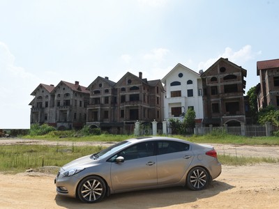 Thị trường đất nền, nhà liền thổ Hà Nội đang diễn ra kịch bản “giá tăng, thanh khoản giảm”. Ảnh: Dũng Minh.