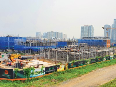 Một dự án bất động sản đang được triển khai ở khu Đông. Ảnh: Lê Toàn.