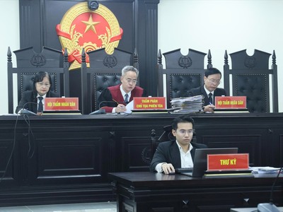 Hội đồng xét xử sơ thẩm vụ án liên quan Công ty Vàng Việt Nam, Công ty Vàng bạc Hoàn Huế.