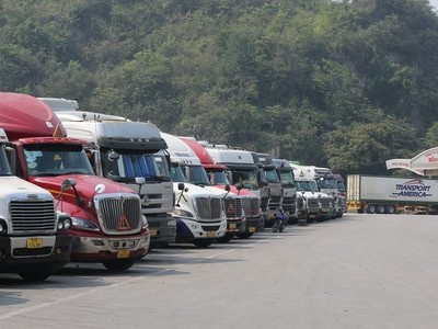 Xe hàng tại cửa khẩu Tân Thanh. Ảnh: VGP.