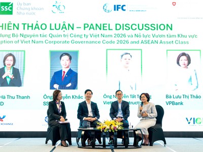 Bà Lưu Thị Thảo, Phó tổng giám đốc thường trực và Giám đốc Điều hành cao cấp, VPBank (ngoài cùng bên phải) tại phiên thảo luận “Áp dụng Bộ Nguyên tắc Quản trị Công ty Việt Nam 2026 và Nỗ lực Vươn tầm Khu vực”. Ảnh: VPBank.