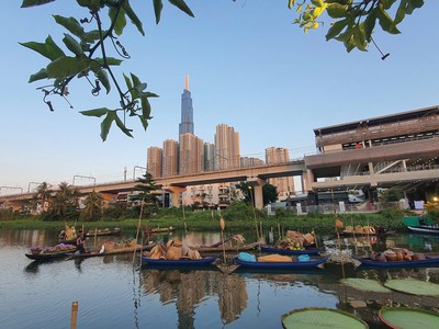 Sông không còn chỉ là hạ tầng thoát nước, kênh rạch không còn chỉ là bài toán môi trường, mà đã trở lại đúng vị trí - hồn cốt của đô thị.