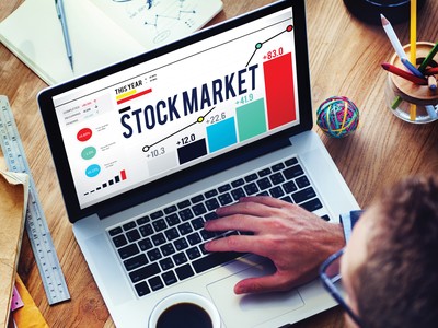 “Tám” cùng chứng sĩ...