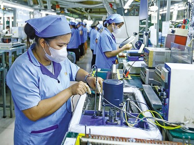 Xu hướng FDI vào Việt Nam vẫn rất tích cực, nhưng cạnh tranh thu hút FDI ngày càng gay gắt hơn. Ảnh: Đức Thanh