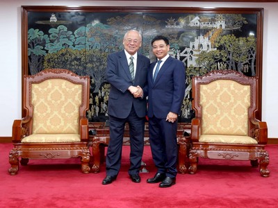 Bộ trưởng Bộ Tài chính Nguyễn Văn Thắng tiếp Cố vấn đặc biệt Liên minh Nghị sĩ Hữu nghị Nhật - Việt, ông Takebe Tsutomu. Ảnh: Đức Minh.