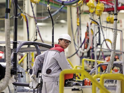 uật Đầu tư đã bổ sung thủ tục đầu tư đặc biệt đối với dự án đầu tư tại khu công nghiệp, khu chế xuất, khu công nghệ cao, khu kinh tế, khu thương mại tự do và trung tâm tài chính quốc tế. Trong ảnh: Hoạt động trong Khu công nghiệp Việt Hưng (Quảng Ninh). Ảnh: Đức Thanh.