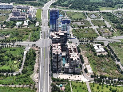 Chi phí xây dựng, đất đai… tăng cao khiến giá bất động sản khó giảm. Ảnh: Việt Dũng.