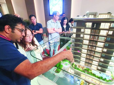 Dòng tiền đổ về bất động sản trung tâm TP.HCM. Ảnh: Lê Toàn.