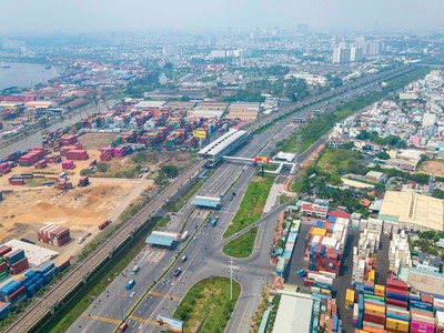 Hạ tầng kết nối hoàn thiện đẩy giá nhà vùng ven tăng nhanh. Ảnh: Lê Toàn.