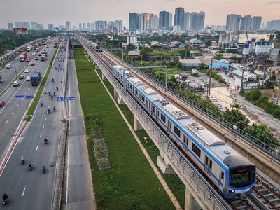 Đầu tư hạ tầng giao thông nếu không gắn với quy hoạch đô thị đồng bộ sẽ khó phát huy đầy đủ giá trị lan tỏa. Ảnh: Lê Toàn.