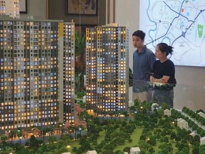 Người mua nhà vẫn trong trạng thái thận trọng. Ảnh: Việt Dũng.