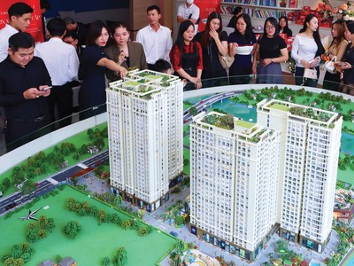 Thị trường đang ghi nhận những tín hiệu tích cực về nguồn cung, song tâm lý người mua vẫn duy trì sự thận trọng. Ảnh: Lê Toàn.