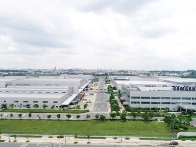 Các nhà sản xuất lớn như Samsung đã đầu tư hàng chục tỷ USD vào Việt Nam. Ảnh: Dũng Minh.