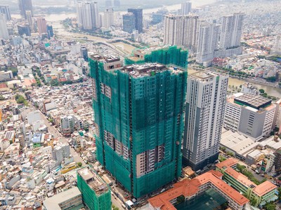 Cả 3 tòa tháp của dự án The Grand Manhattan cùng được đẩy nhanh tiến độ thi công. Ảnh: Việt Dũng.