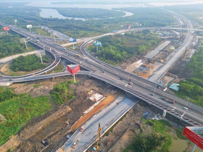 Hàng loạt dự án hạ tầng quy mô lớn đồng loạt được triển khai đang định hình lại thị trường bất động sản vùng TP.HCM. Ảnh: Lê Toàn.