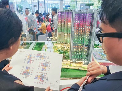 Nhiều dự án đưa sản phẩm ra thị trường sau tháng Ngâu. Ảnh: Lê Toàn.
