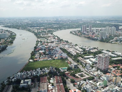 Việc tái khởi động các dự án “treo” không chỉ làm thay đổi diện mạo đô thị, mà còn góp phần gia tăng nguồn cung, đáp ứng nhu cầu nhà ở đang thiếu hụt. Ảnh: Lê Toàn.