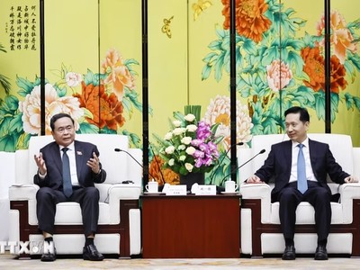 Chủ tịch Quốc hội Trần Thanh Mẫn tiếp Bí thư Tỉnh ủy, Chủ nhiệm Ủy ban Thường vụ Nhân đại tỉnh Thiểm Tây (Trung Quốc) Triệu Nhất Đức. (Ảnh: Doãn Tấn/TTXVN).